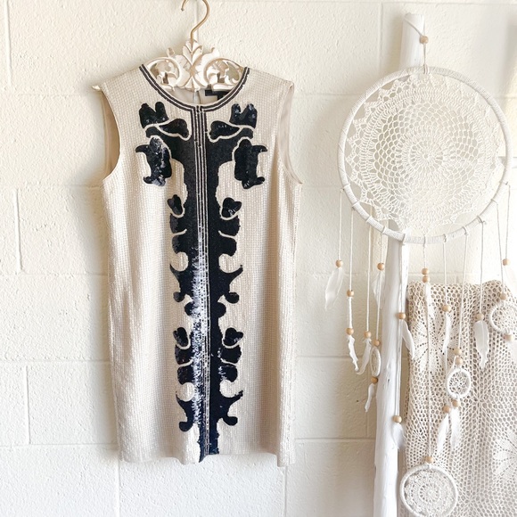 BCBGMaxAzria Dresses & Skirts - BCBGMAXAZRIA Sequin Champagne/ Beige Midi Dress